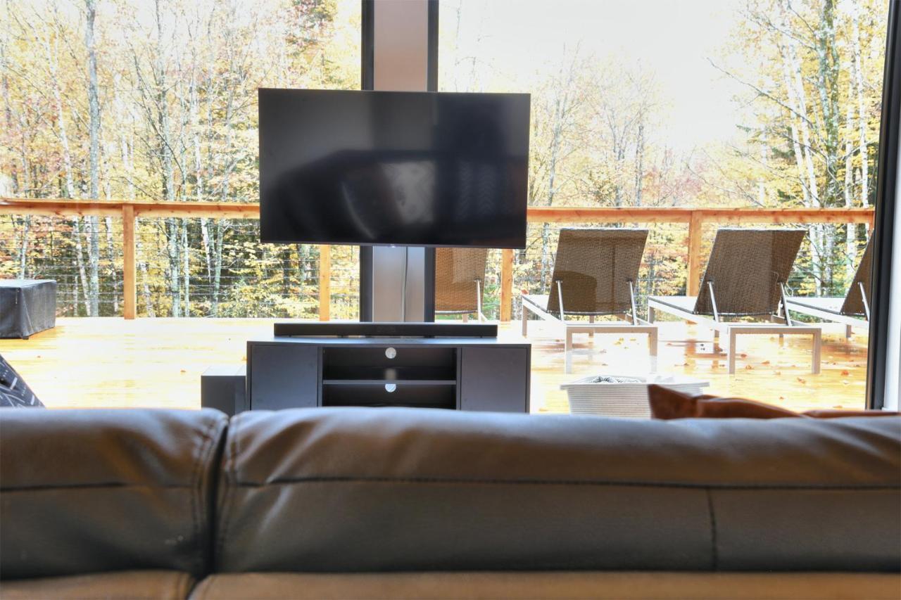 Kallm-Mont-Tremblant Chalet With Hot Tub, Pond & Beach On Private 7Acre Estate Lac Superieur Bagian luar foto