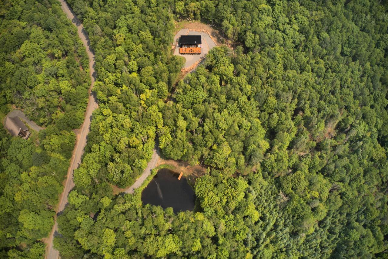 Kallm-Mont-Tremblant Chalet With Hot Tub, Pond & Beach On Private 7Acre Estate Lac Superieur Bagian luar foto