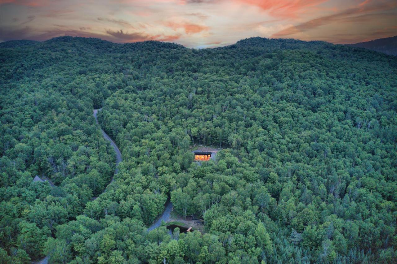 Kallm-Mont-Tremblant Chalet With Hot Tub, Pond & Beach On Private 7Acre Estate Lac Superieur Bagian luar foto