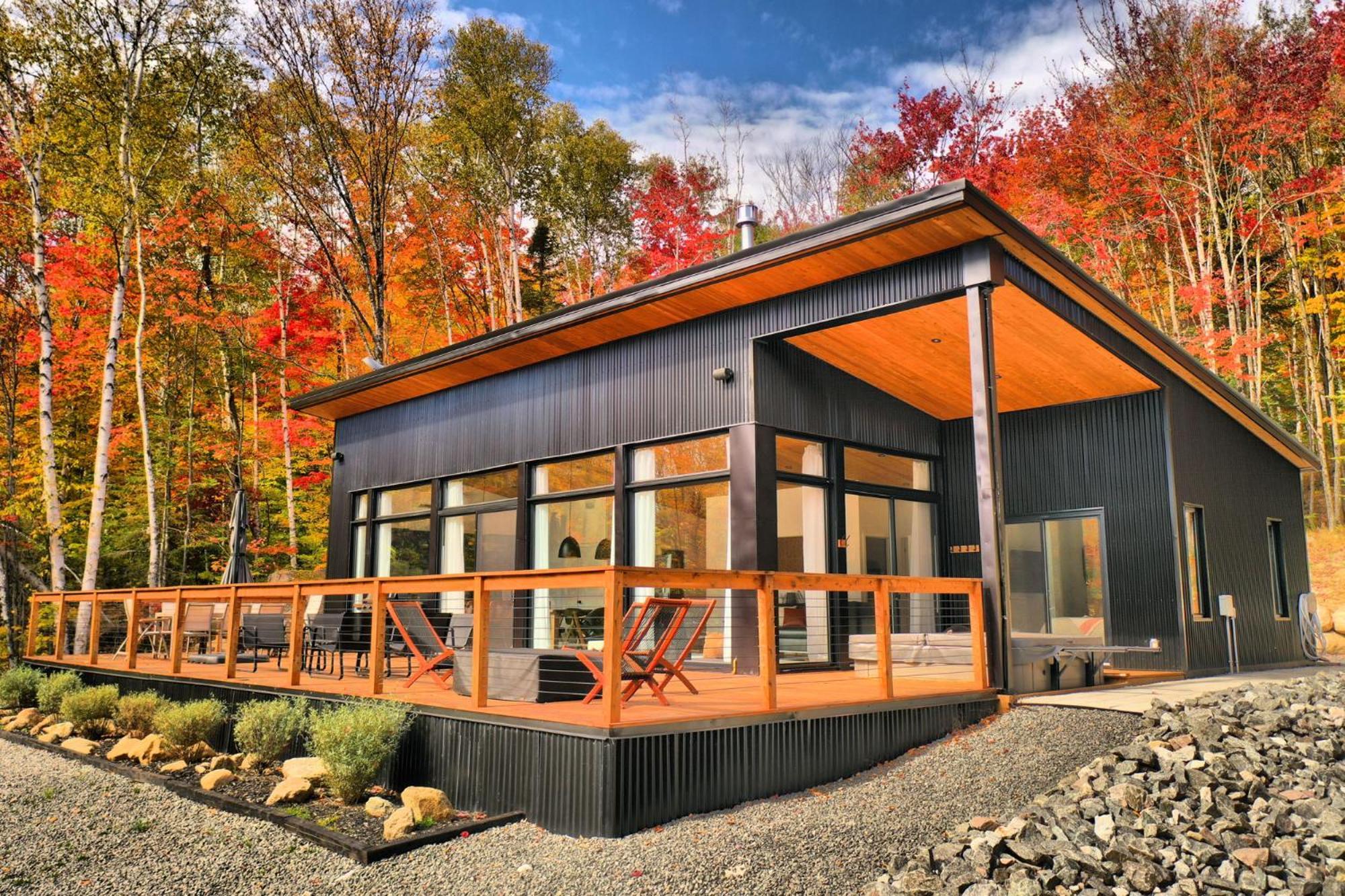 Kallm-Mont-Tremblant Chalet With Hot Tub, Pond & Beach On Private 7Acre Estate Lac Superieur Bagian luar foto